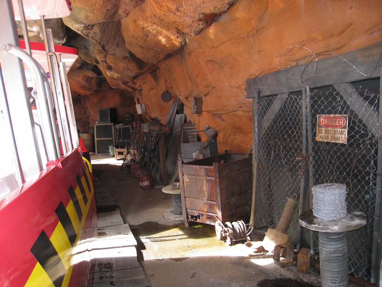 Vacation 2007-12 - Beaches Disney Hotels 0814.jpg - On the 2007-08 Florida vacation we visited beaches from Fort Myers to Sanibel Island sampling local food along the way. Green water and white sugar beaches! Arriving at Disney World we visited several of the theme resorts.